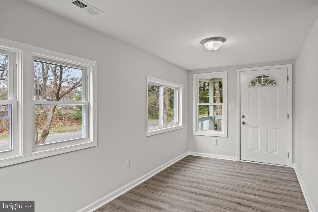 467 W Atlantic Ave - Photo 4 of 20