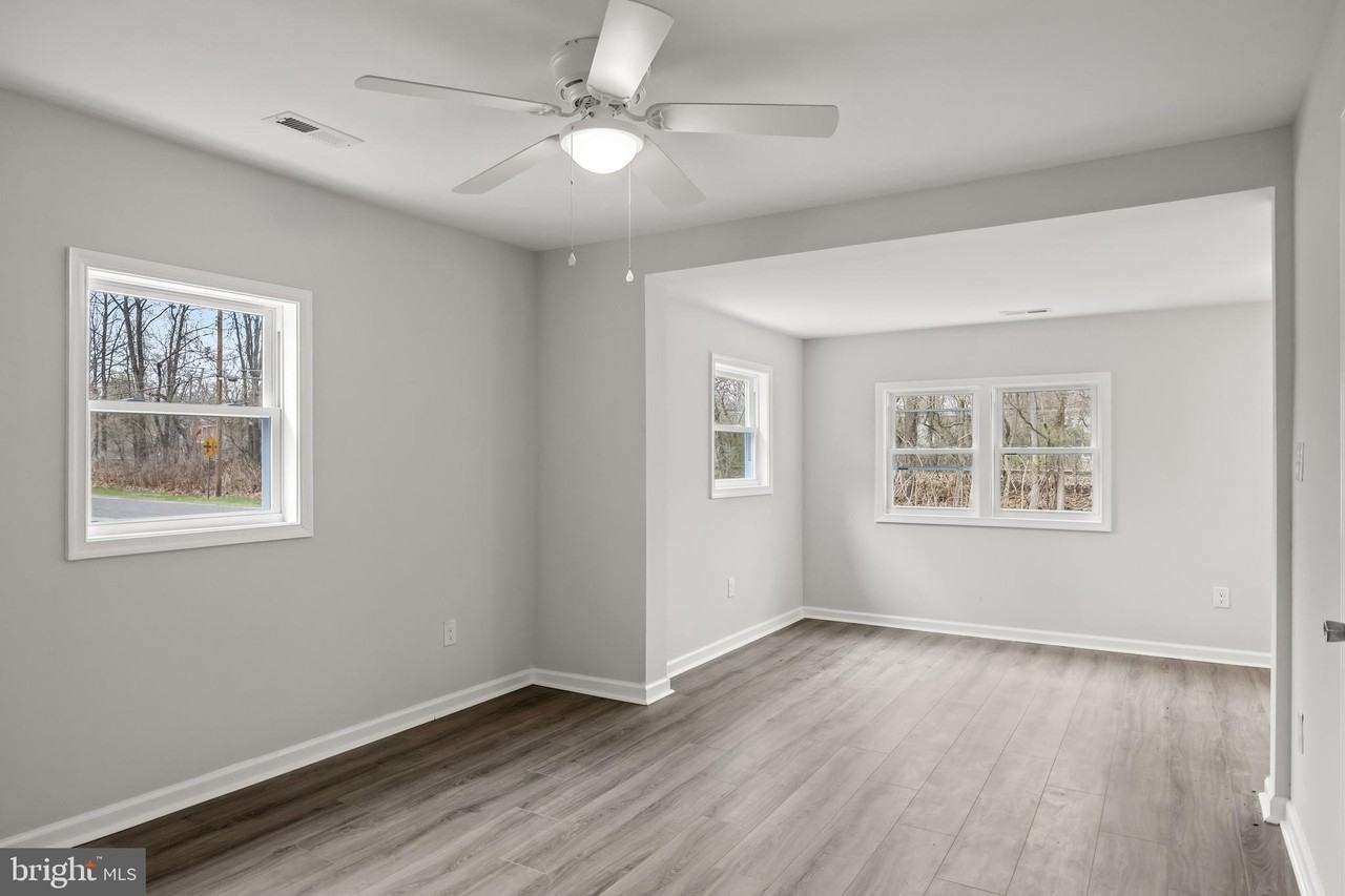 467 W Atlantic Ave - Photo 7 of 20