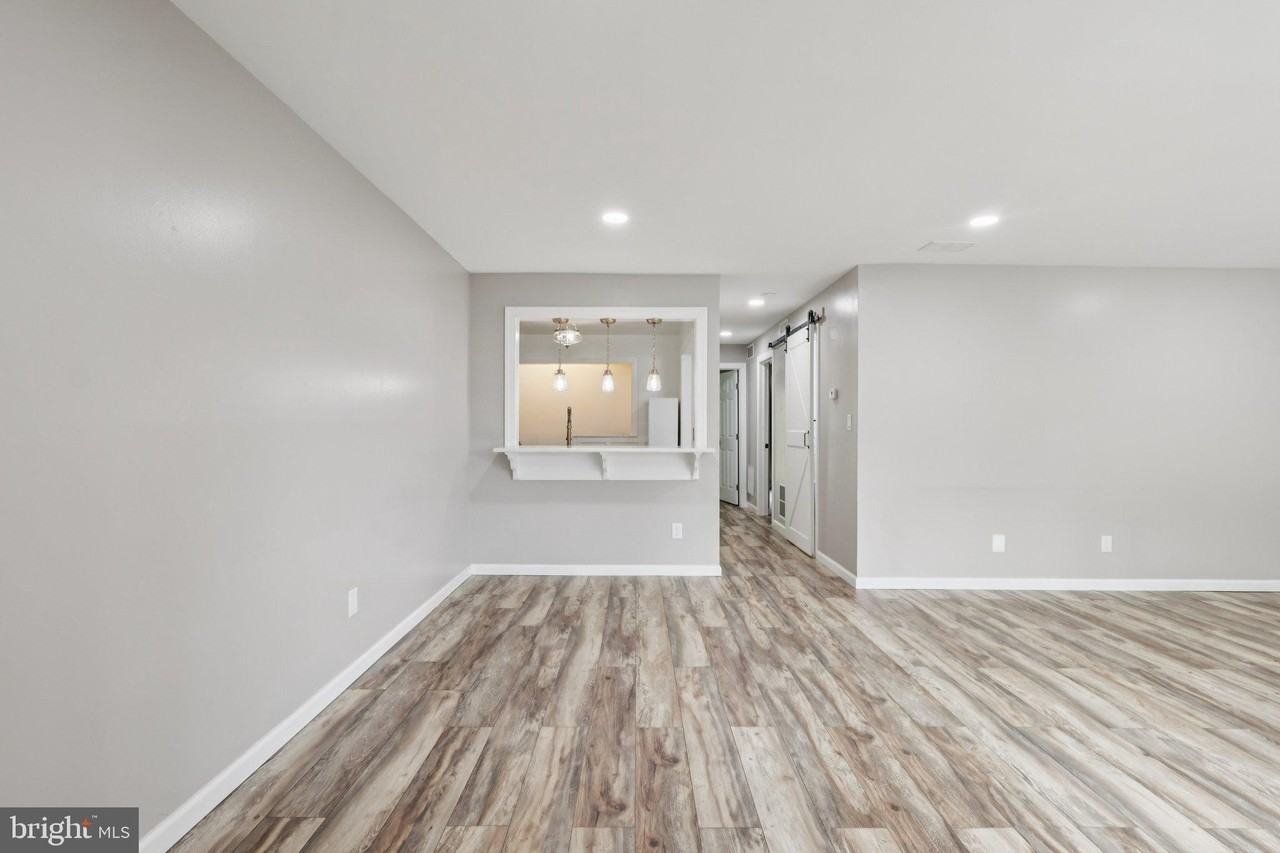 165 Wyndham Pl - Photo 4 of 34