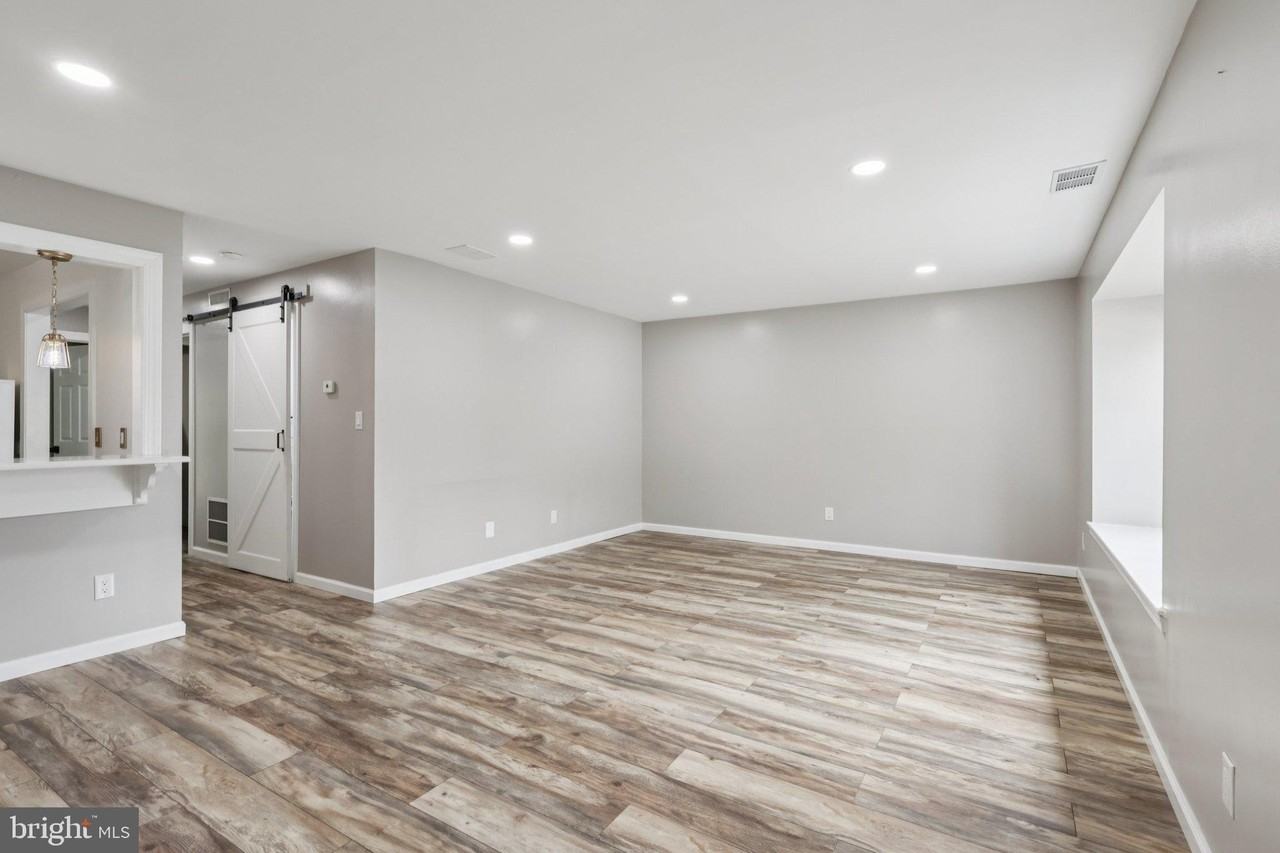 165 Wyndham Pl - Photo 5 of 34