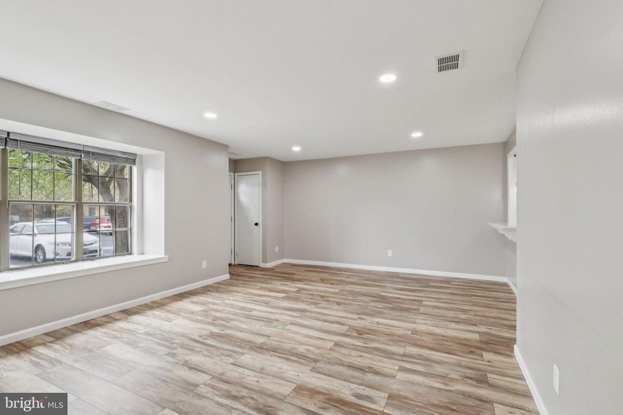 165 Wyndham Pl - Photo 7 of 34