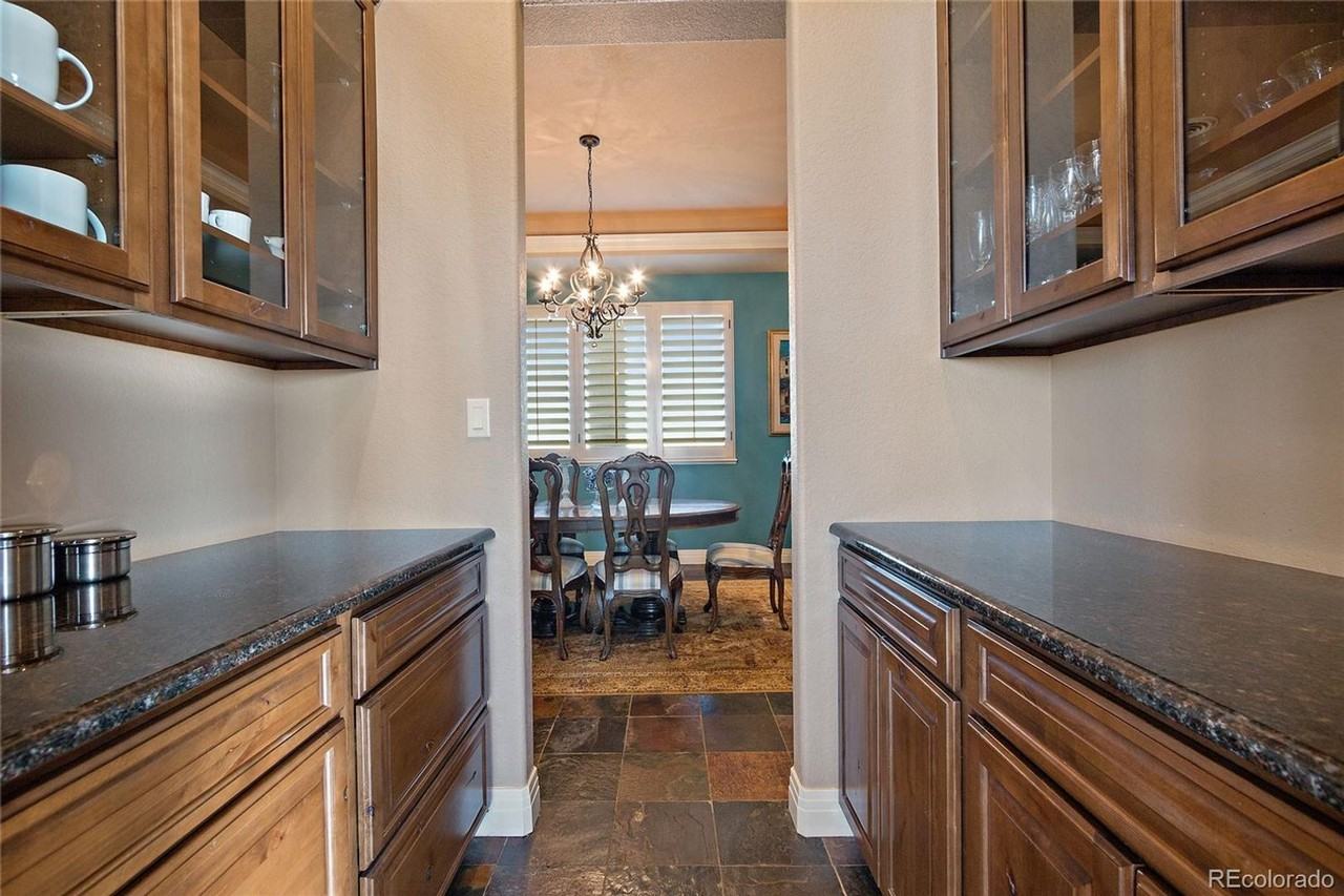 13963 Powhaton Rd - Photo 4 of 33