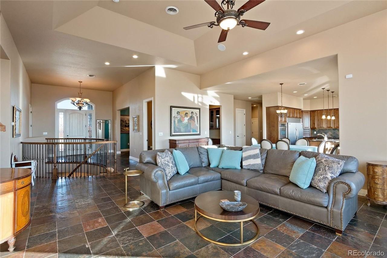 13963 Powhaton Rd - Photo 6 of 33