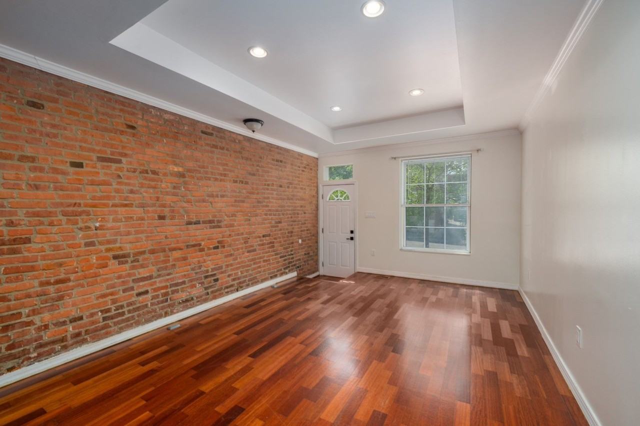 3218 E Lombard St - Photo 4 of 20