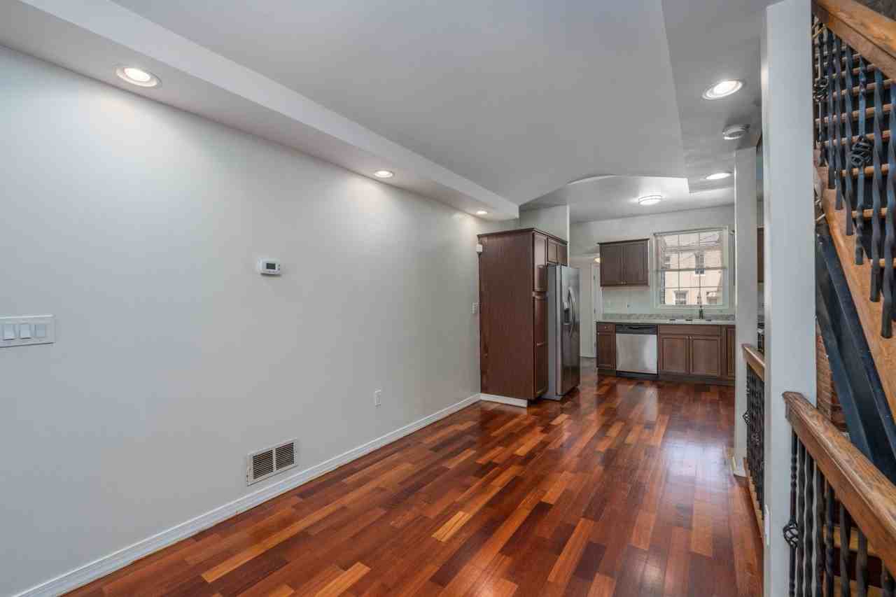 3218 E Lombard St - Photo 5 of 20