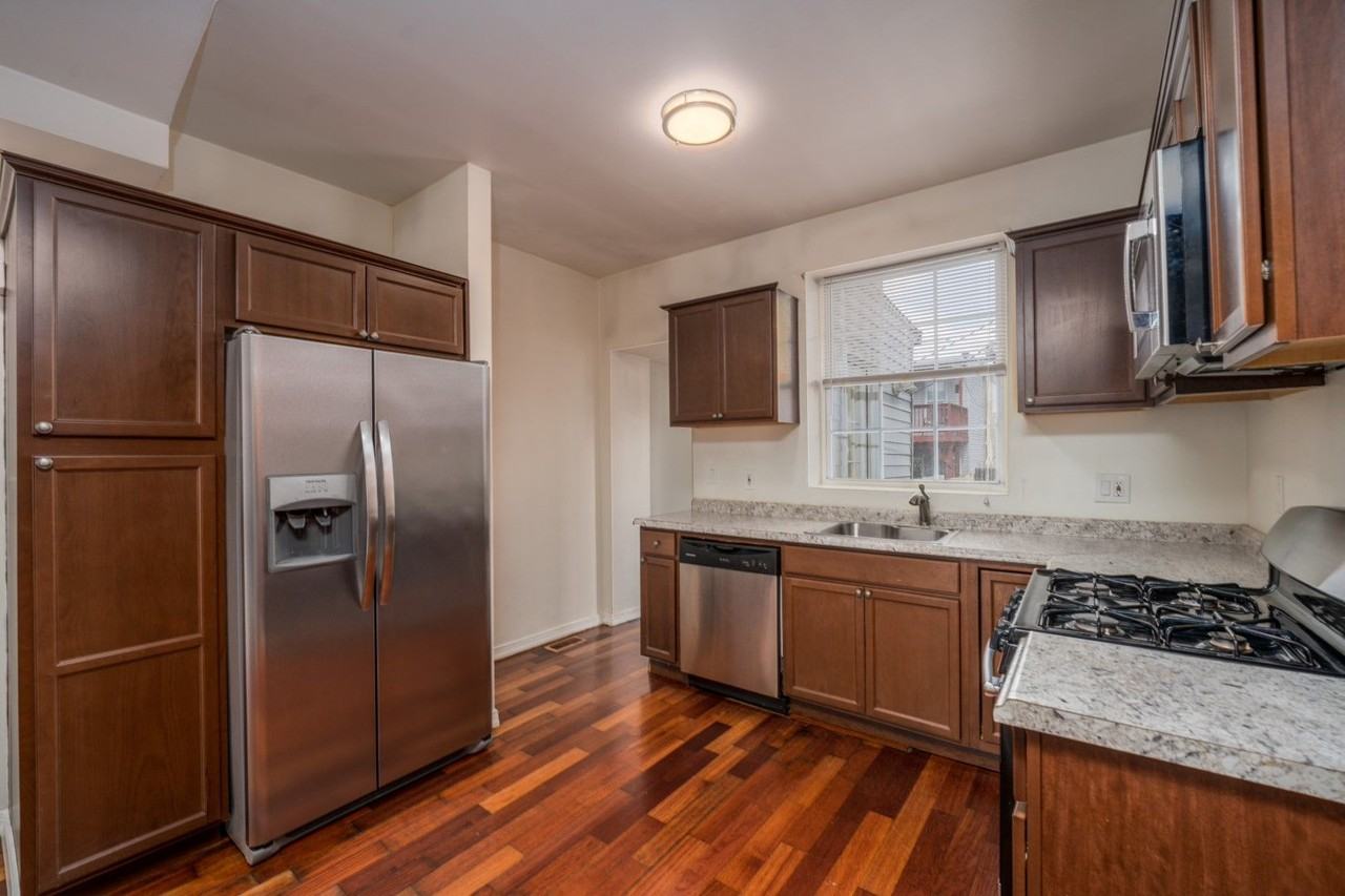 3218 E Lombard St - Photo 7 of 20