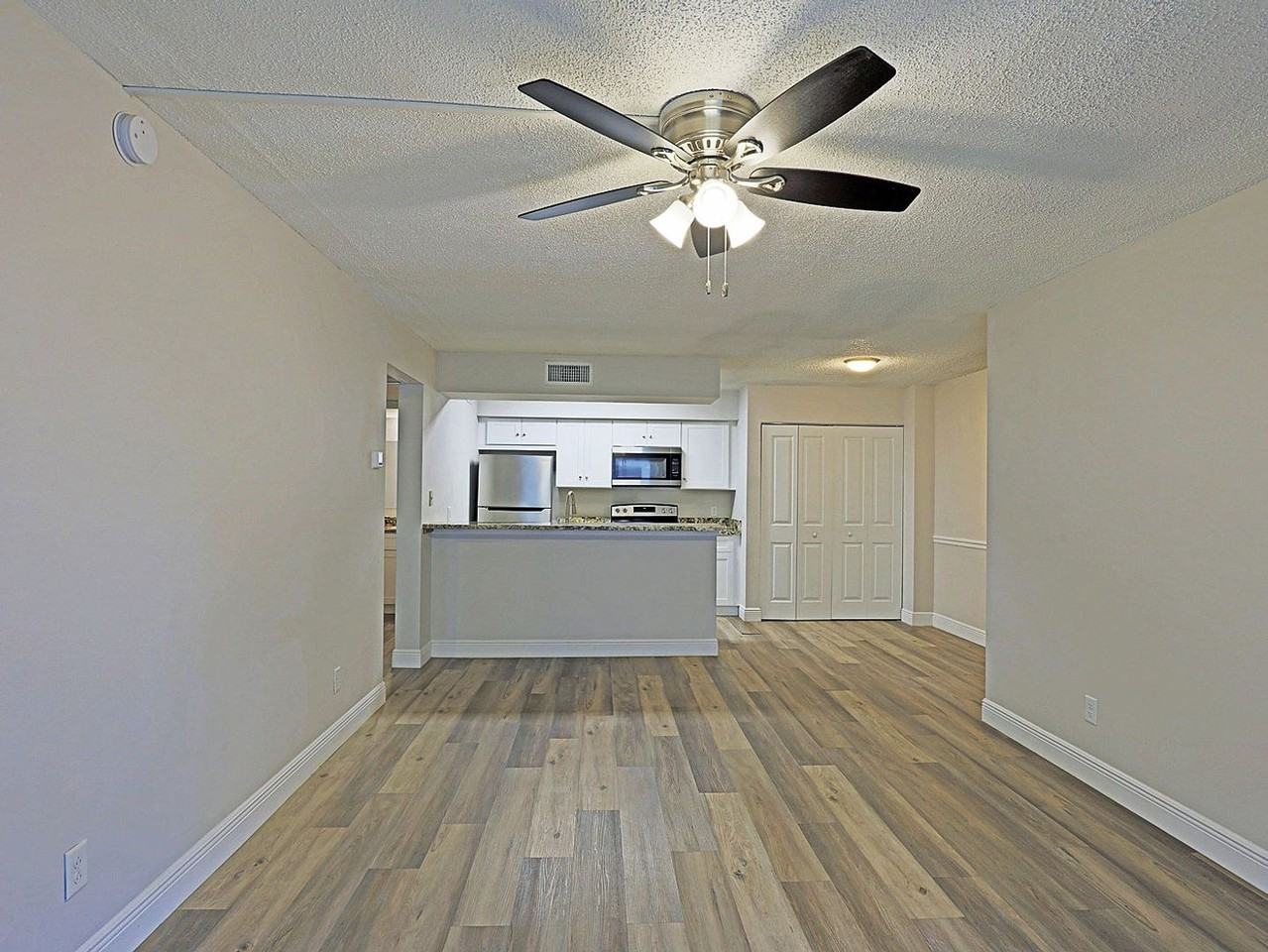 5305 Summerlin Rd #506 - Photo 2 of 27