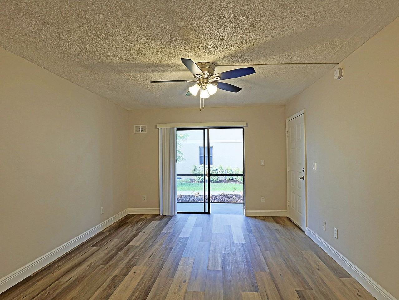 5305 Summerlin Rd #506 - Photo 4 of 27