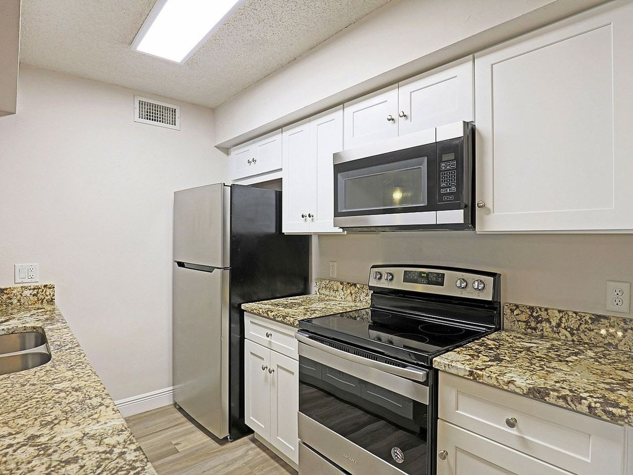 5305 Summerlin Rd #506 - Photo 6 of 27