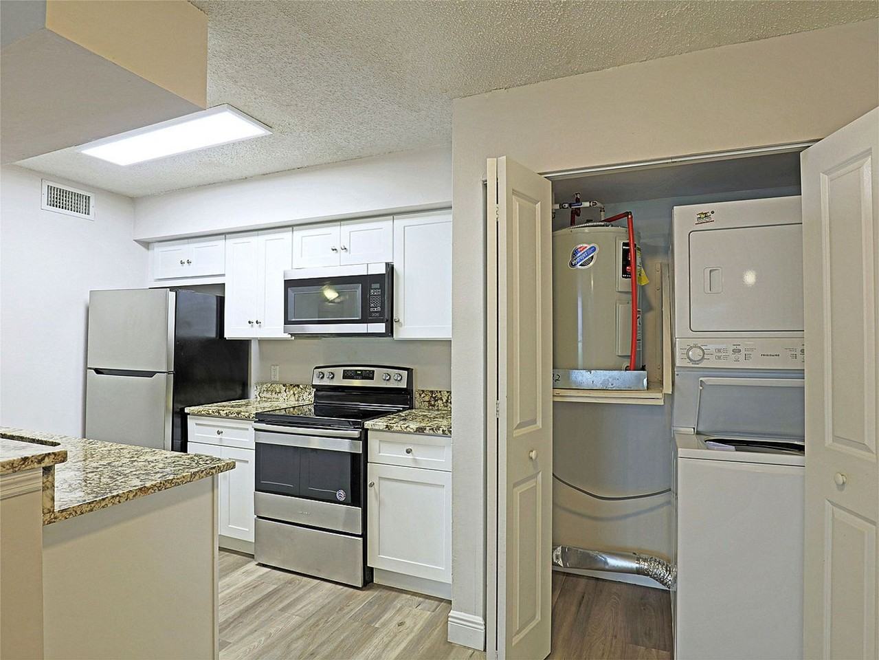 5305 Summerlin Rd #506 - Photo 7 of 27