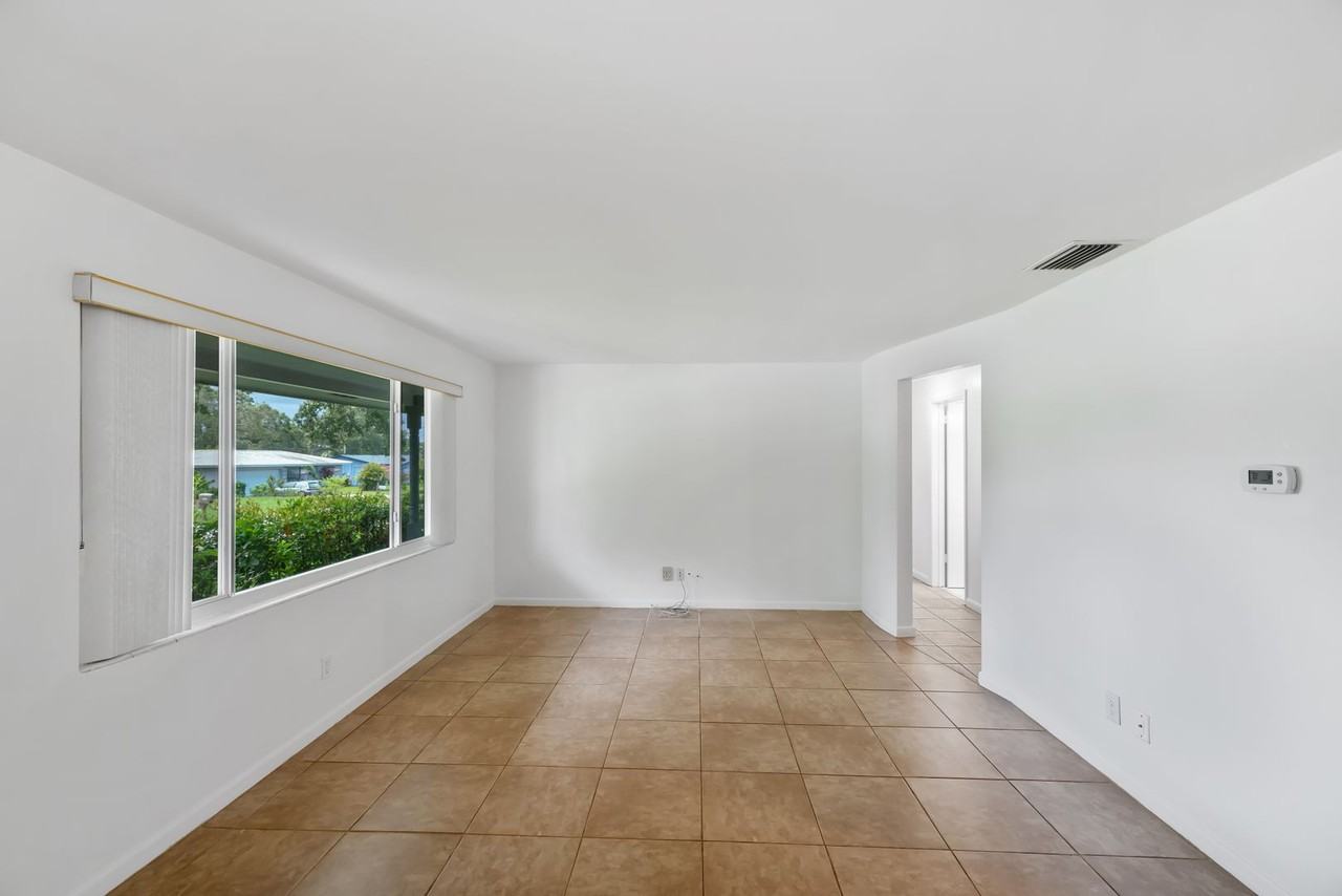 1812 Lady Mary Dr - Photo 2 of 41