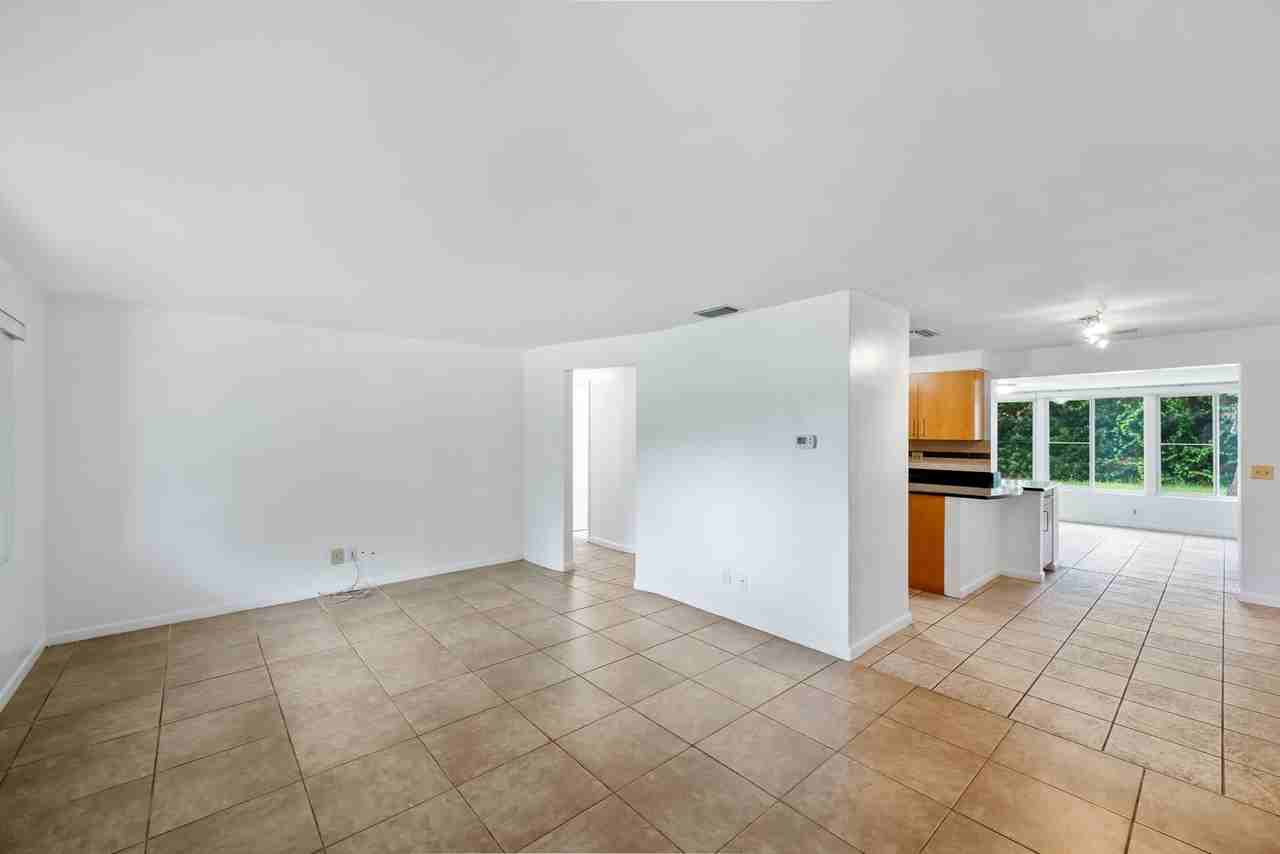 1812 Lady Mary Dr - Photo 3 of 41