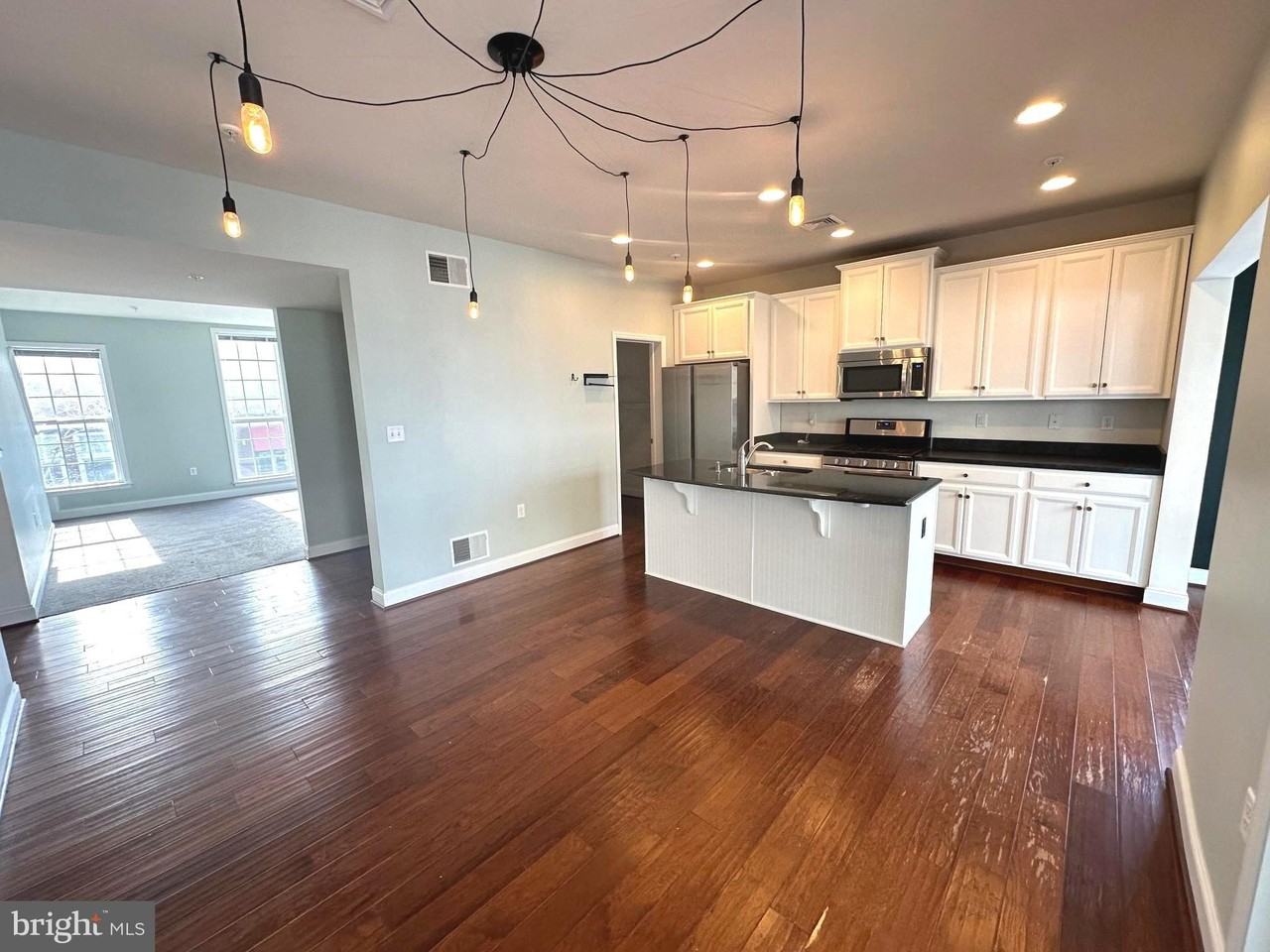 1338 Saxton Way - Photo 3 of 29