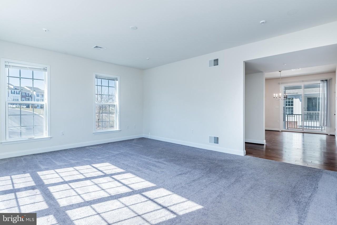 1338 Saxton Way - Photo 6 of 29