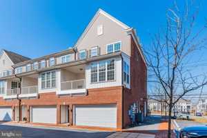 featured image of 1323 Saxton Way