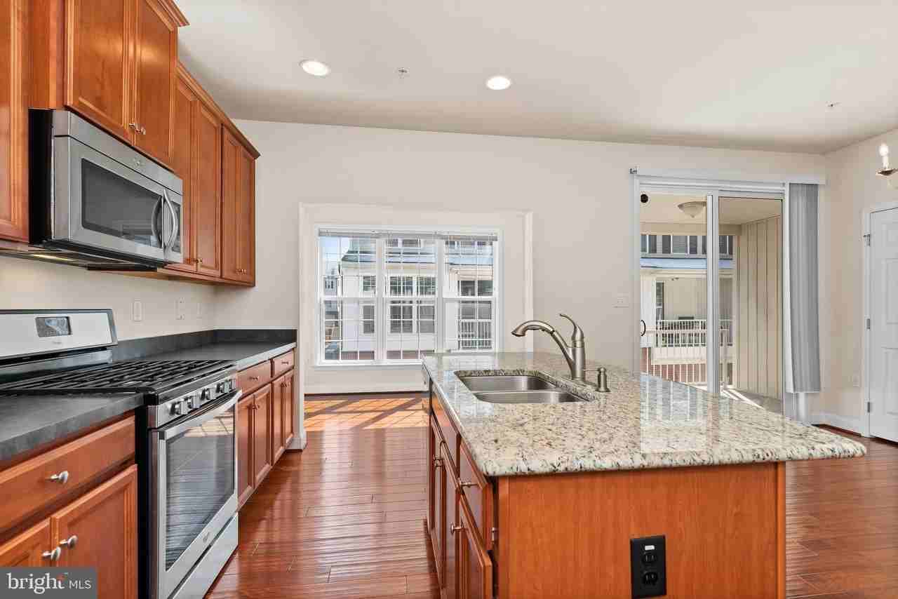 1323 Saxton Way - Photo 4 of 22