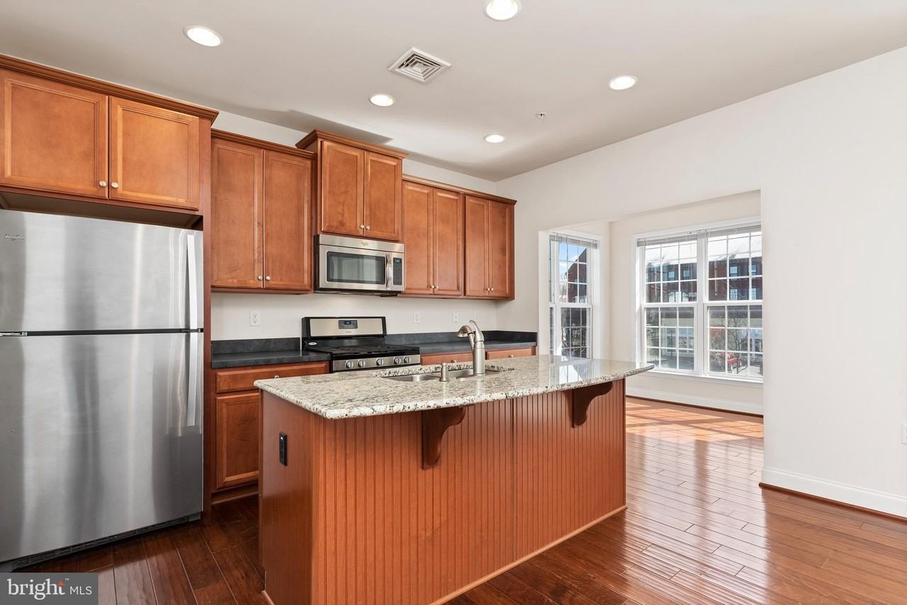 1323 Saxton Way - Photo 5 of 22