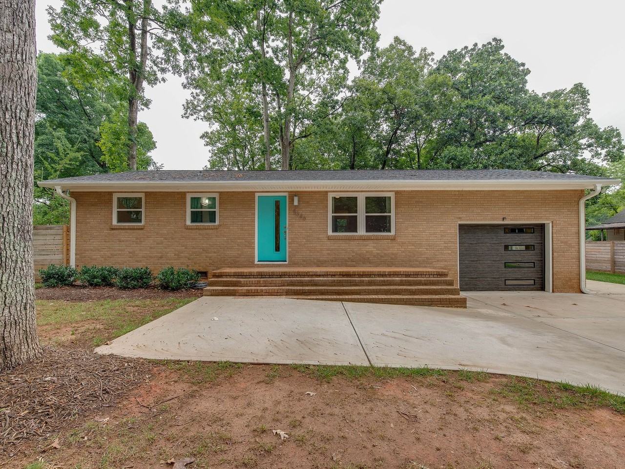 5646 Oak Dr - Photo 2 of 26