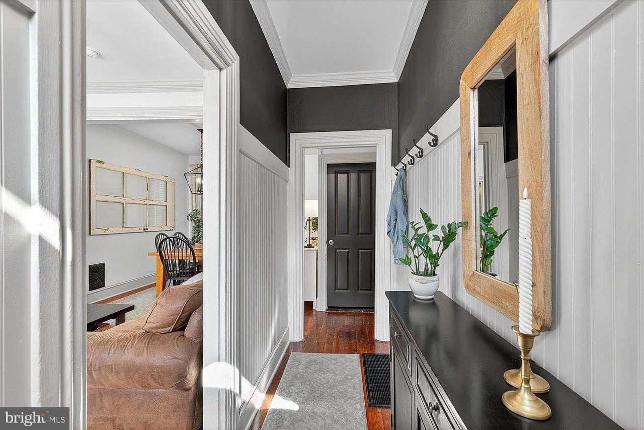 403 N Queen St - Photo 3 of 45