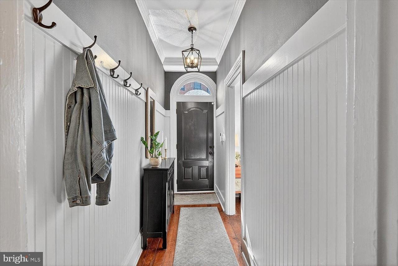 403 N Queen St - Photo 4 of 45