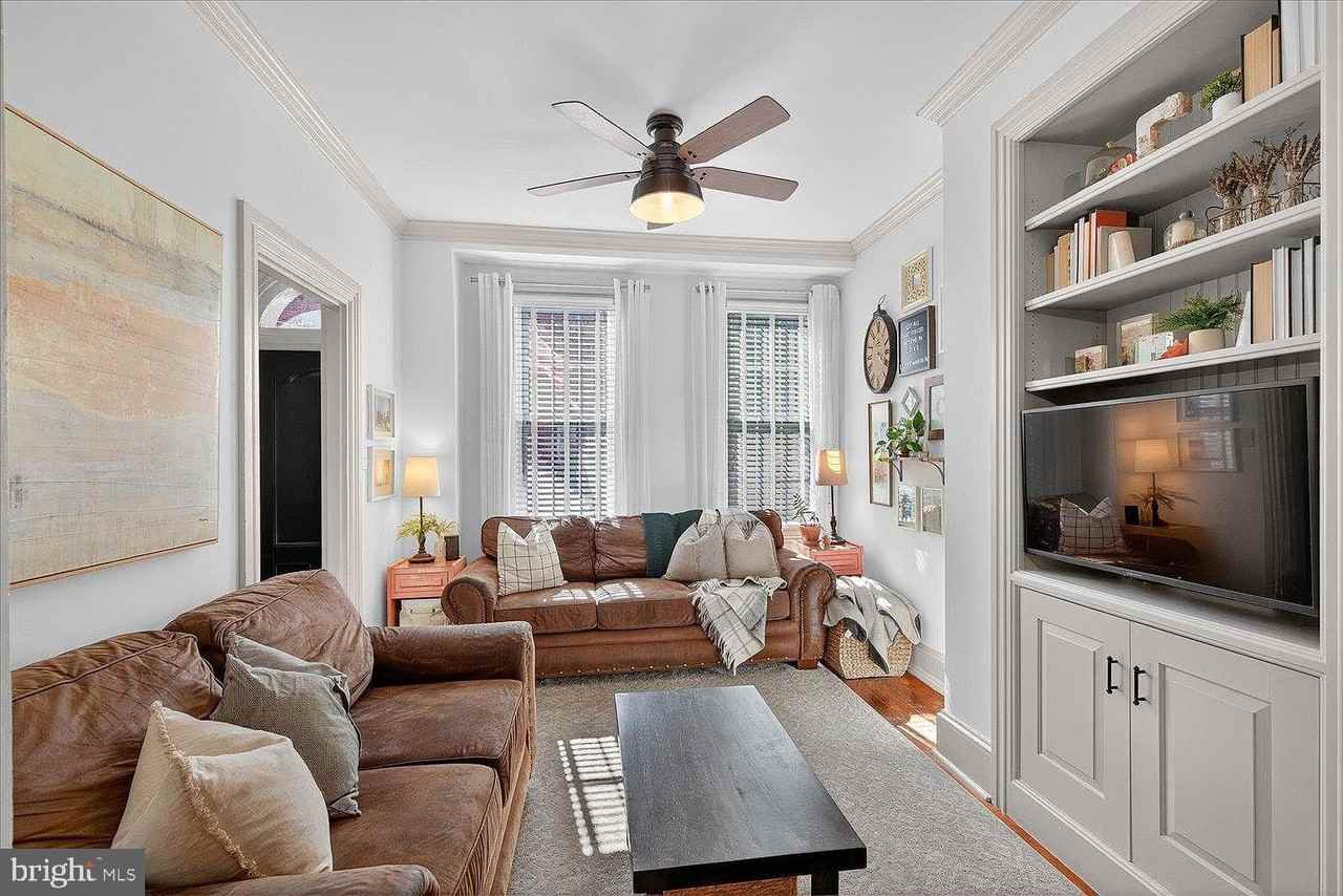403 N Queen St - Photo 5 of 45