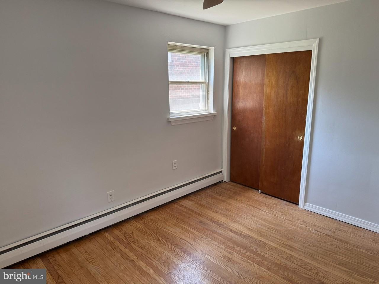 136 N Sylvania Ave - Photo 7 of 16