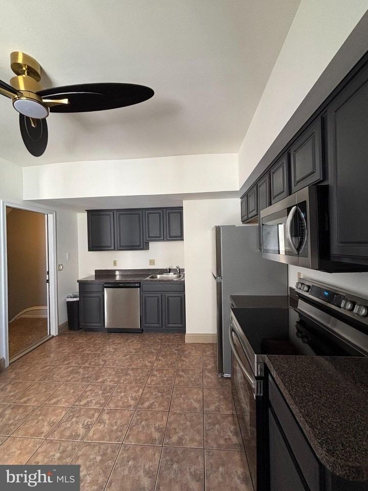209 E 5th Ave #2 - Photo 3 of 18