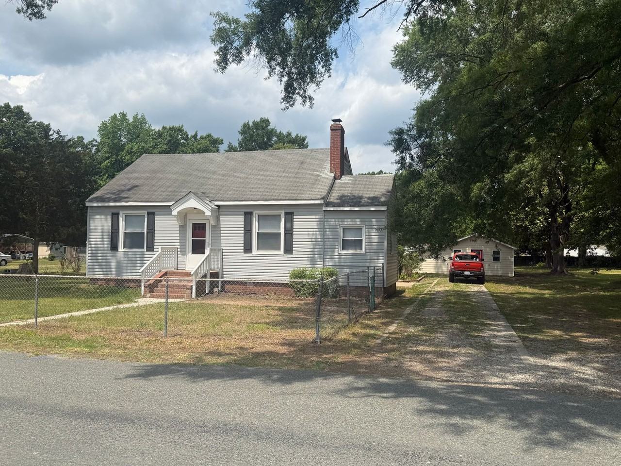 1840 Powell Rd - Photo 2 of 31
