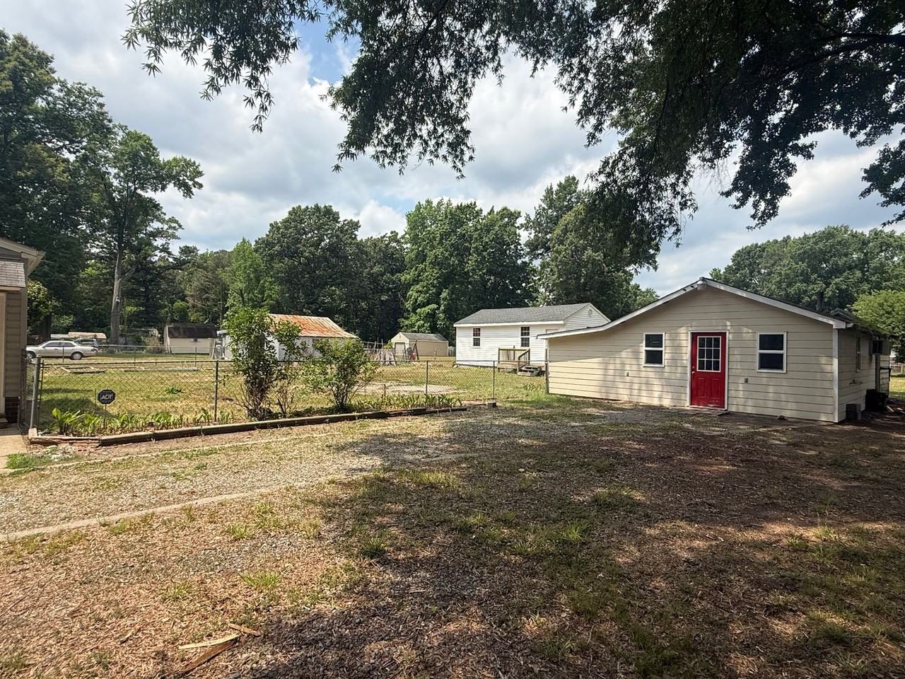 1840 Powell Rd - Photo 4 of 31