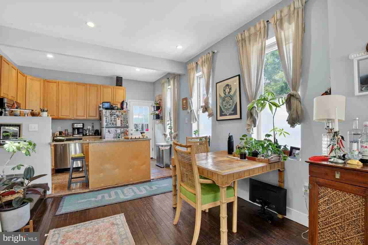1776 Waterloo St - Photo 5 of 19