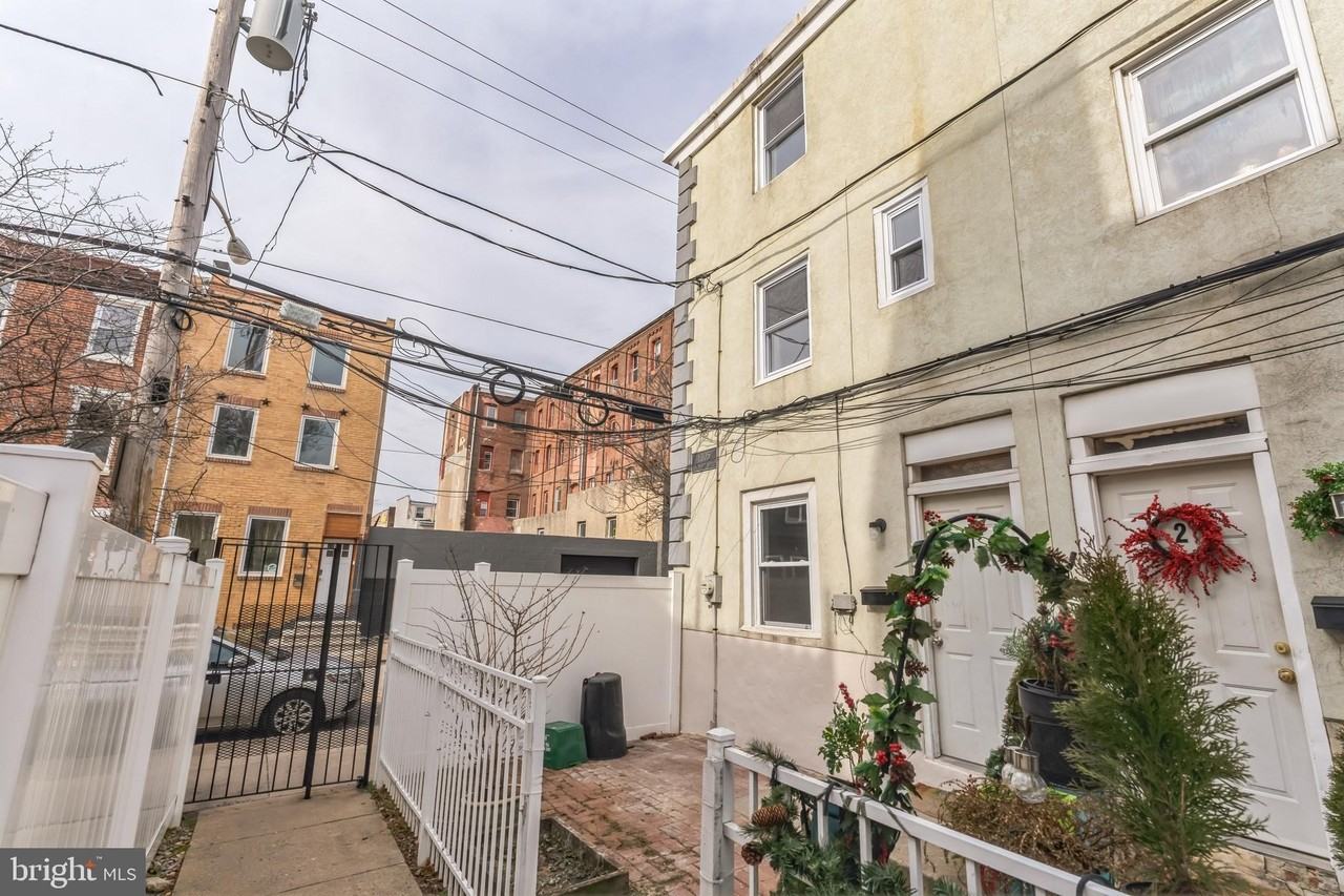 1305 N Lawrence St #1 - Photo 2 of 16