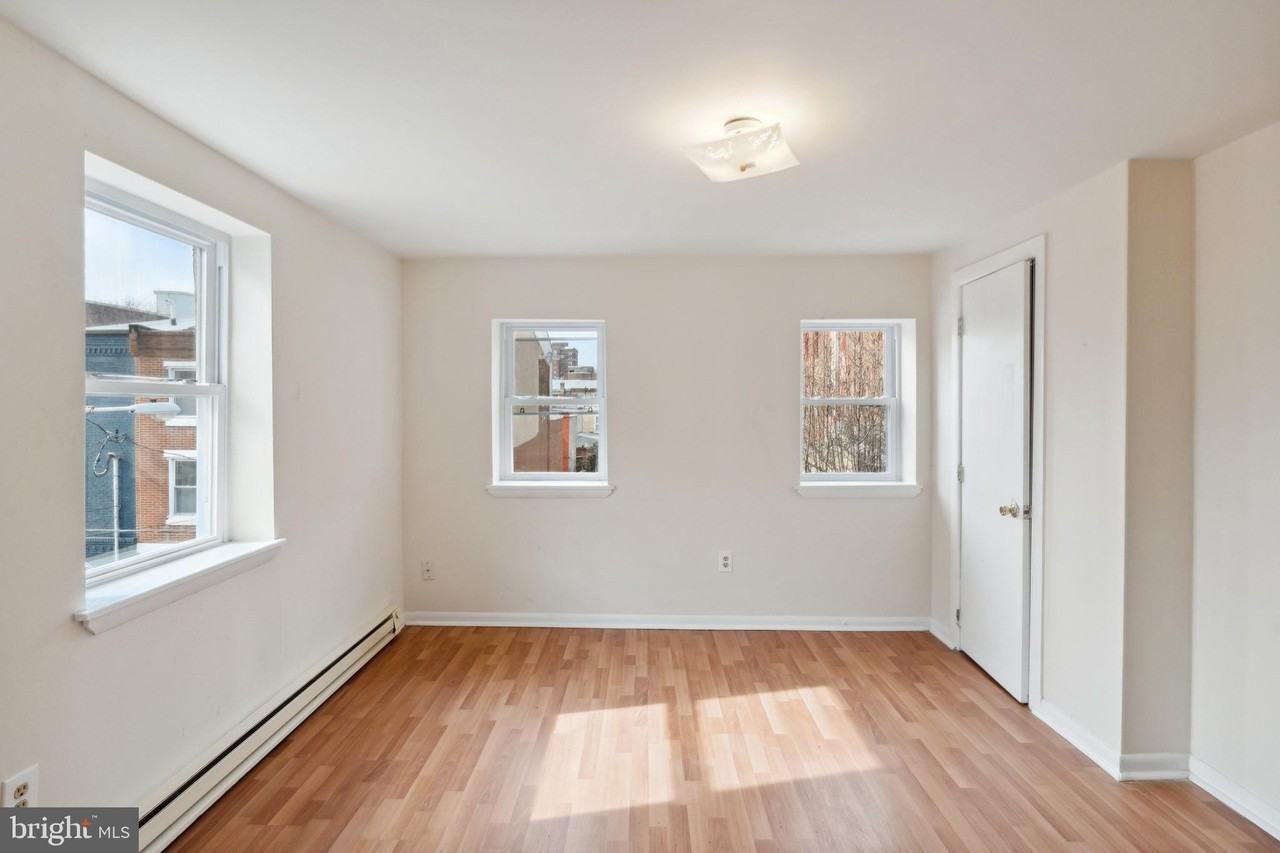 1305 N Lawrence St #1 - Photo 3 of 16