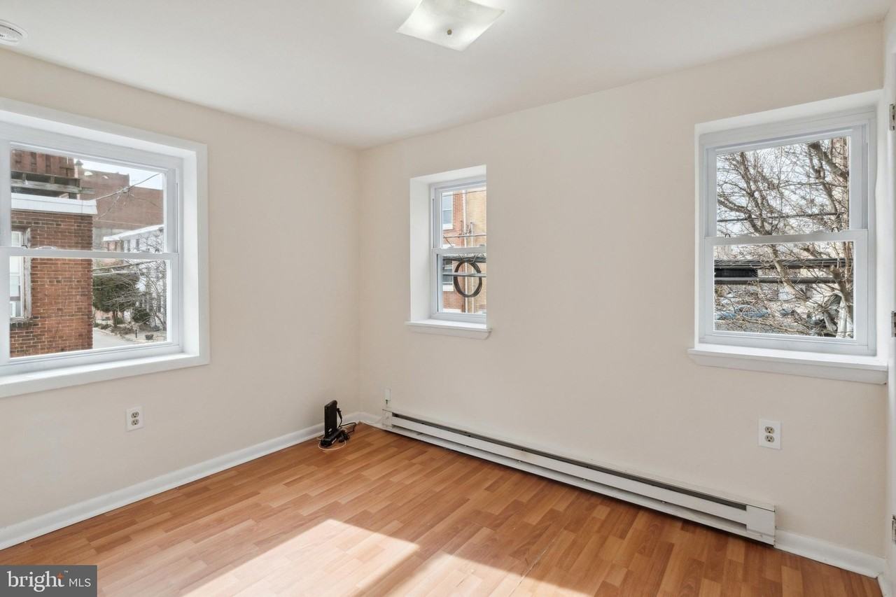 1305 N Lawrence St #1 - Photo 4 of 16
