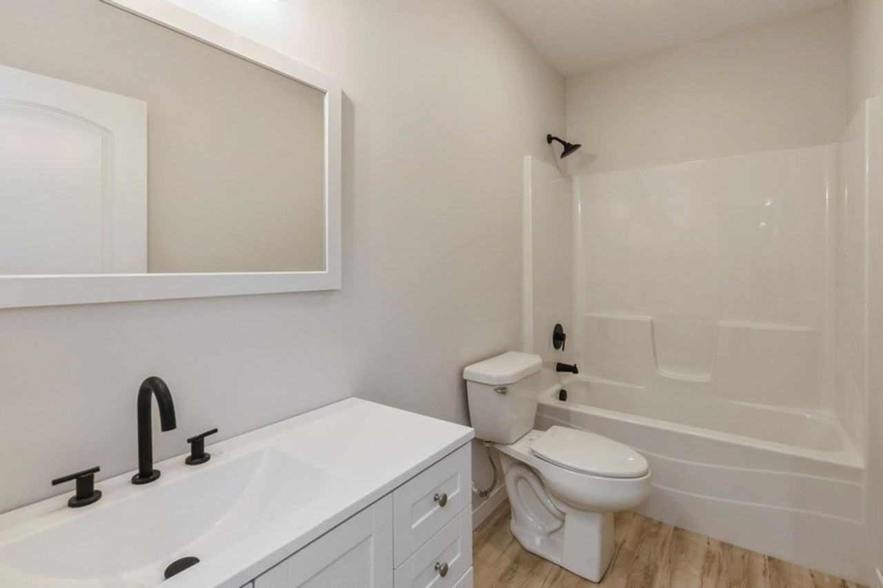 6810 Bright St - Photo 4 of 15