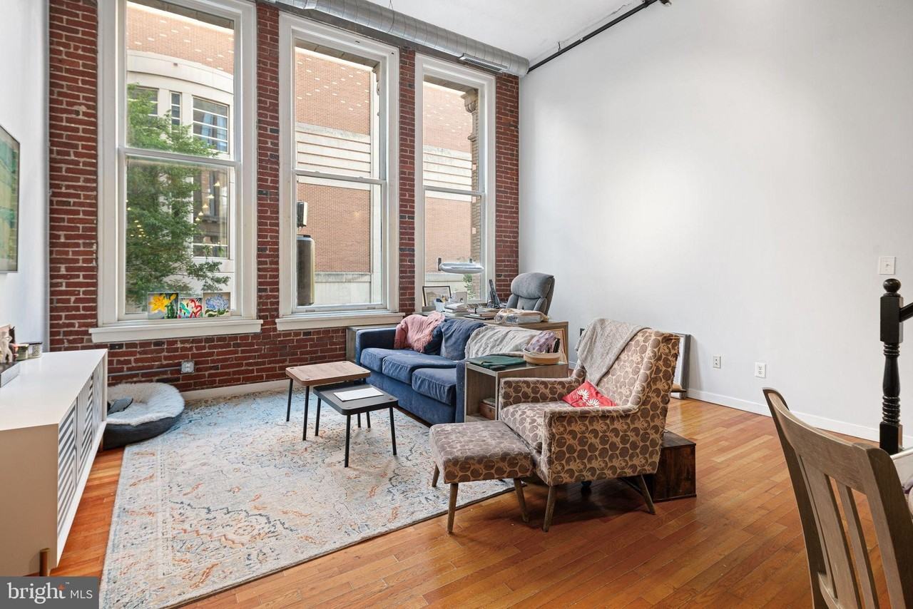 1027 Arch St #207 - Photo 2 of 18