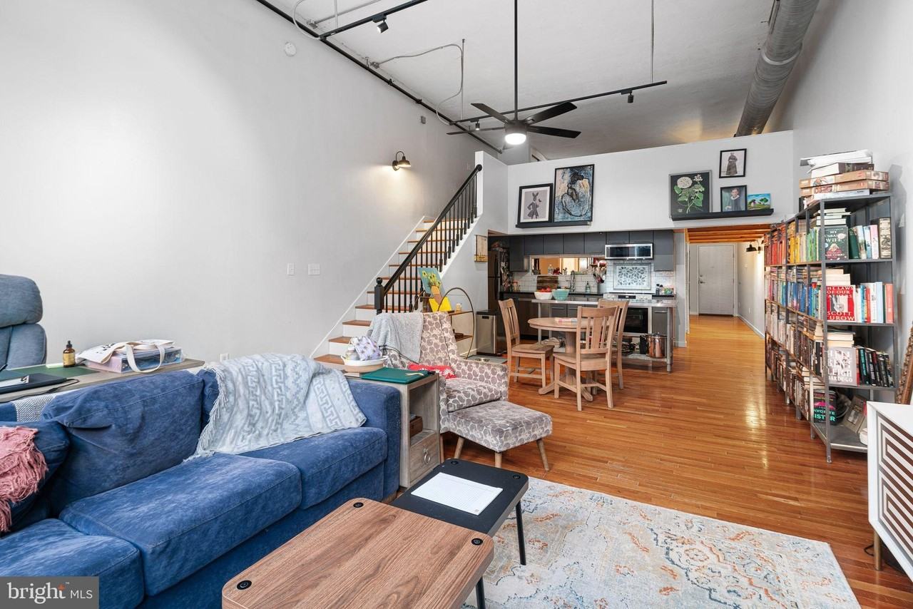 1027 Arch St #207 - Photo 3 of 18