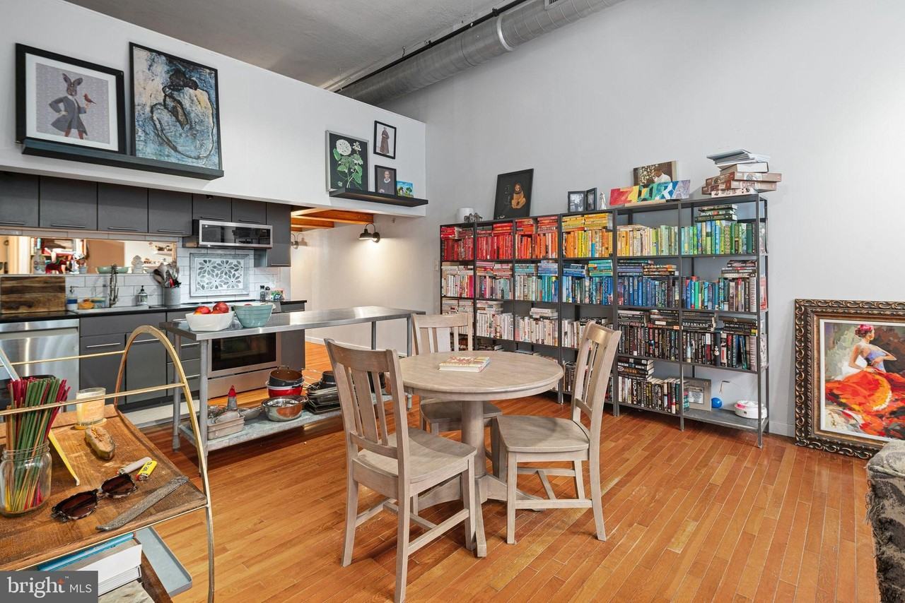 1027 Arch St #207 - Photo 5 of 18