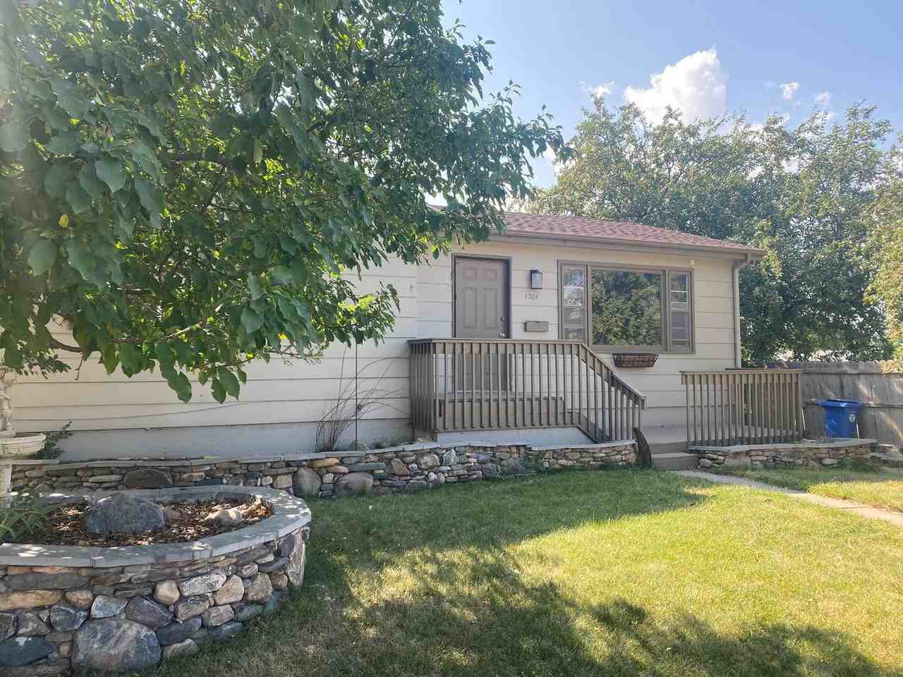 1701 Lodge St - Photo 2 of 23