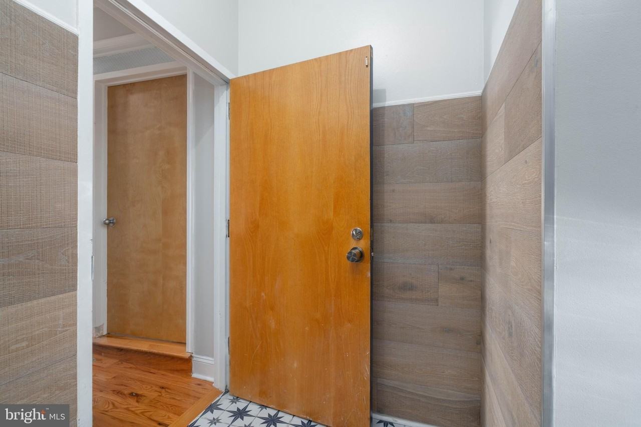 311 N Front St ## 13 - Photo 4 of 27