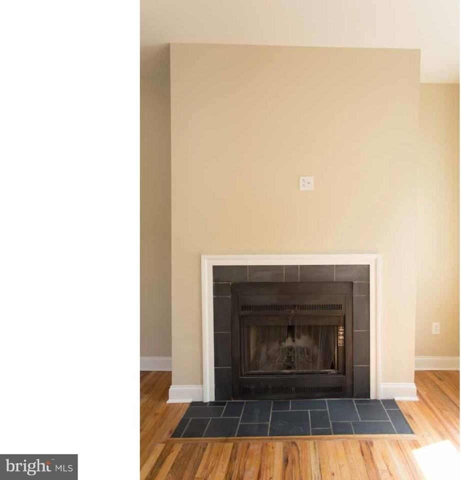 1114 Pine St #2R - Photo 4 of 9