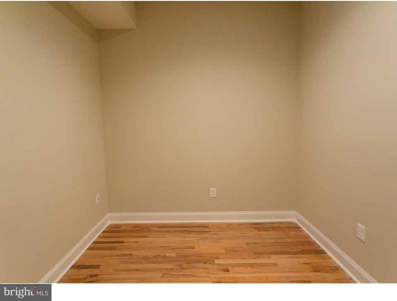 1114 Pine St #2R - Photo 6 of 9