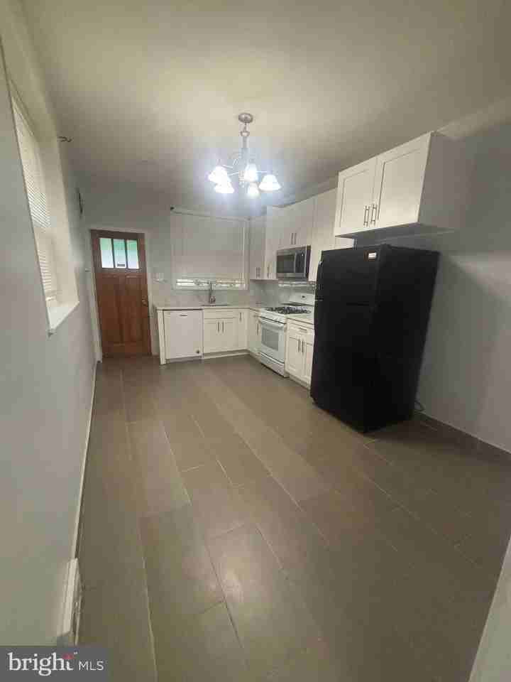 3077 Aramingo Ave - Photo 6 of 13