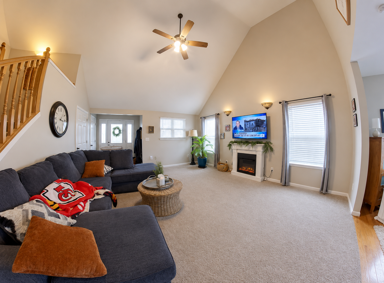 3727 Peachtree Cir - Photo 2 of 20
