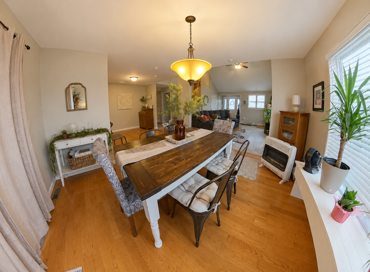 3727 Peachtree Cir - Photo 4 of 20