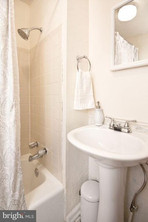 1221 Panama St - Photo 4 of 11