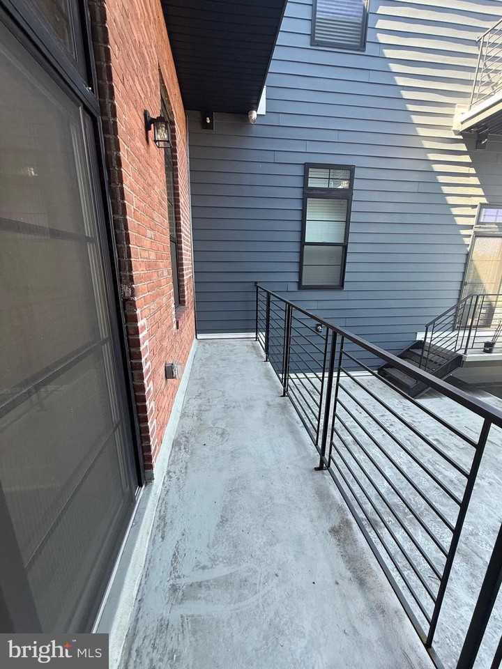 5830 Henry Ave - Photo 3 of 8