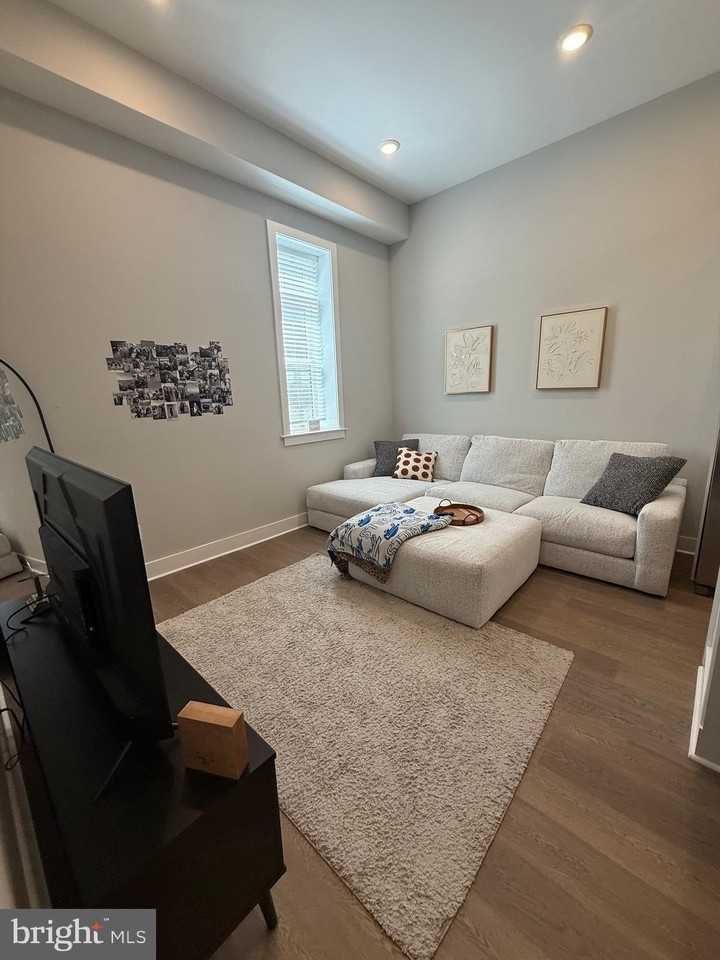 5830 Henry Ave - Photo 6 of 8