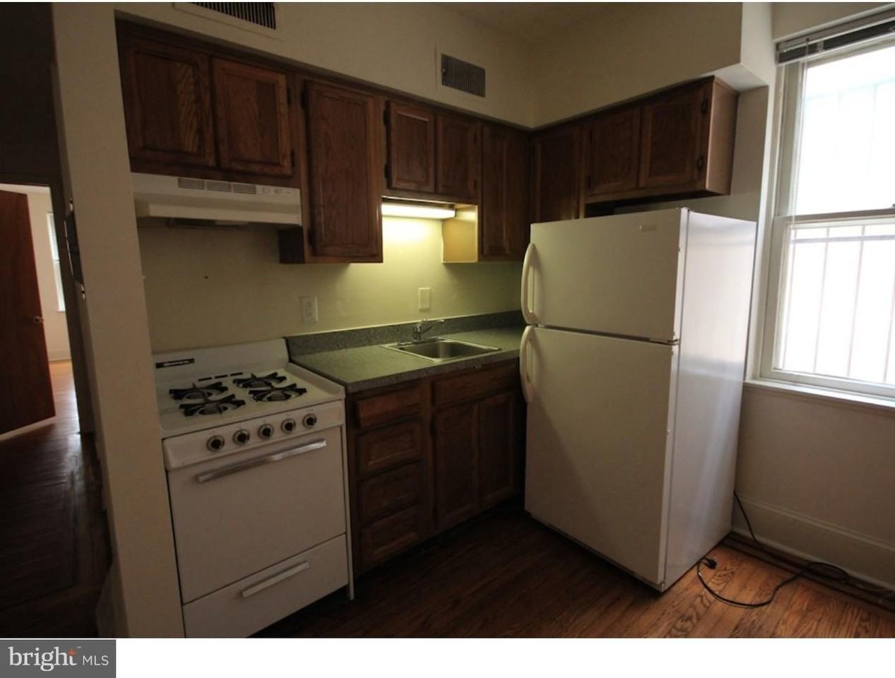 729 Spruce St #1B - Photo 5 of 9