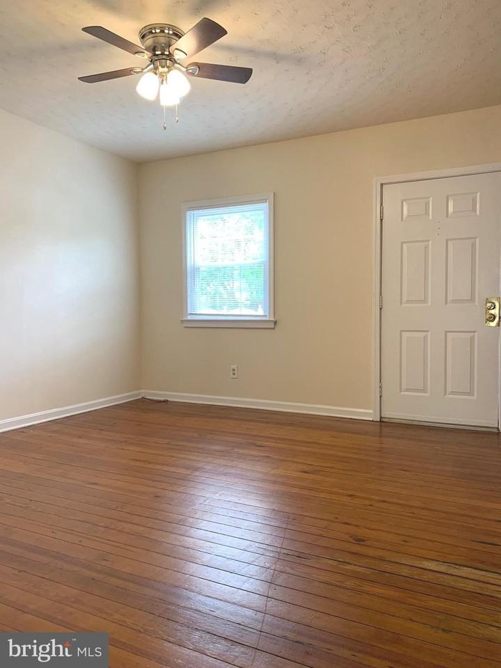 113 Hawke St - Photo 3 of 10