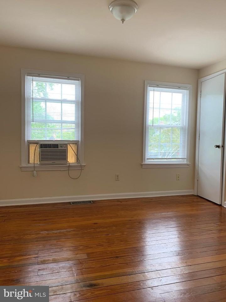 113 Hawke St - Photo 6 of 10